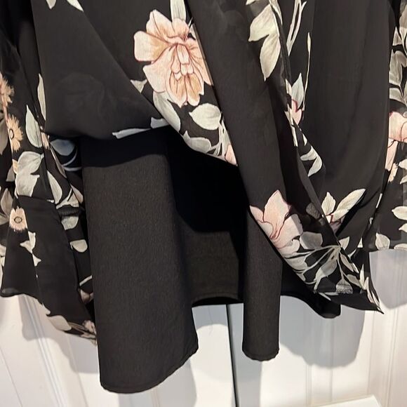 Guess Black with Floral Print Ruffled Cold Shoulder Long Sleeve Mini Dress SZ S - Picture 10 of 16